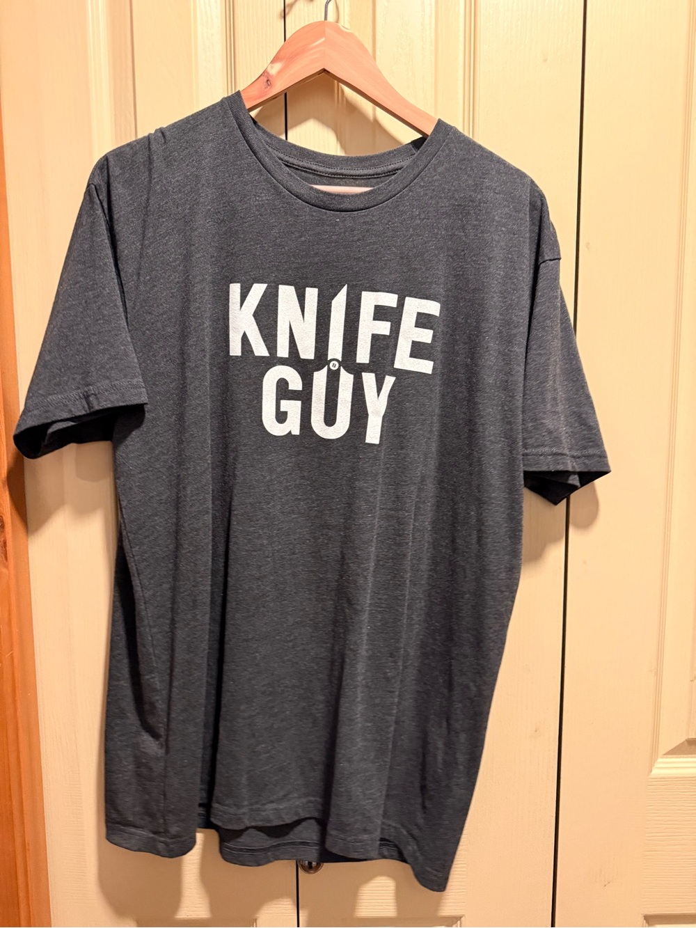 Knife Guy Men's Graphic T‑Shirt in Dark Gray
